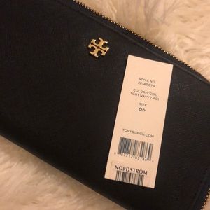 Tory Burch Bags - Tory Burch Robinson Leather Wallet Tory Burch Bags - Tory Burch Robinson Leather Wallet